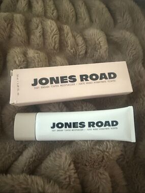 Jones Road Just Enough Tinted Moisturizer - Light Clair 1.69 fl oz-New In Box